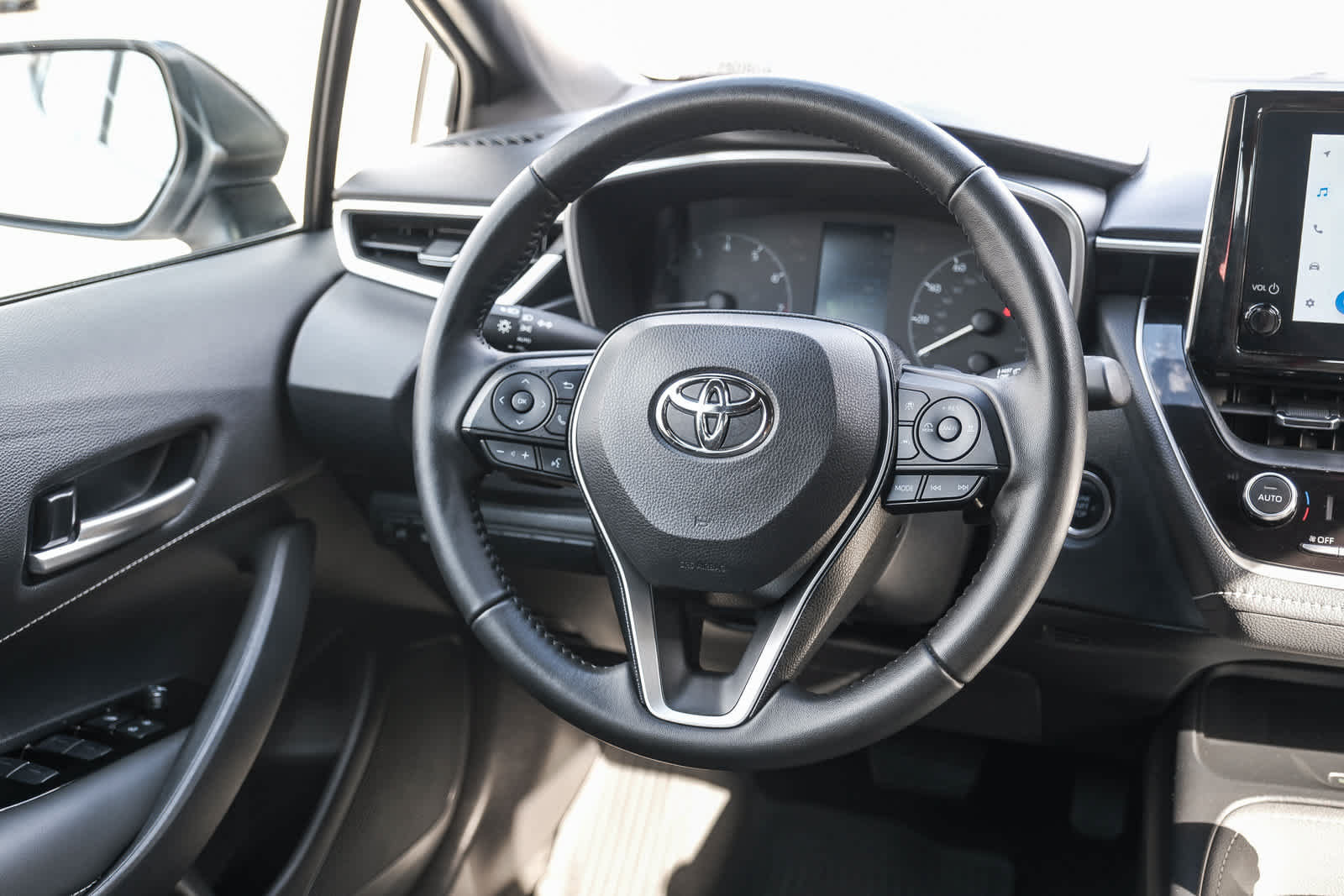 Certified 2026 Toyota Corolla SE FWD image 17