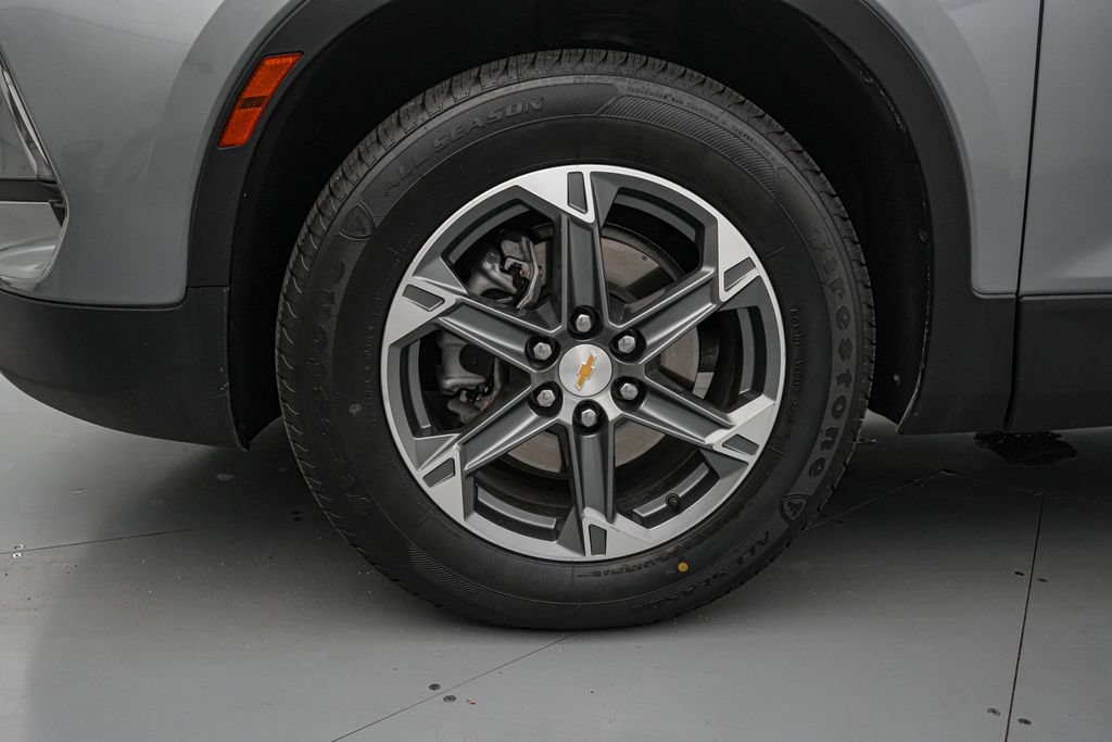 Used 2025 Chevrolet Blazer LT AWD/4WD image 11