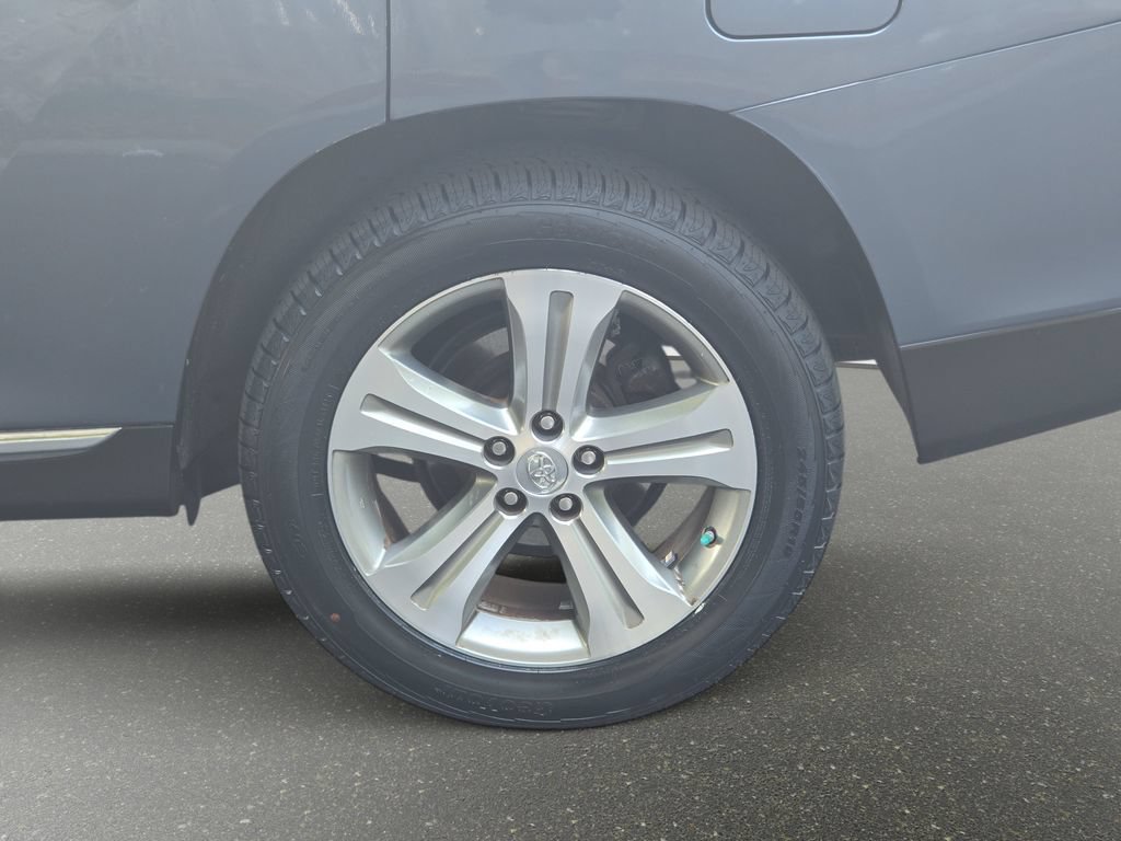 Used 2012 Toyota Highlander Limited w/ Tow Pkg AWD/4WD image 38