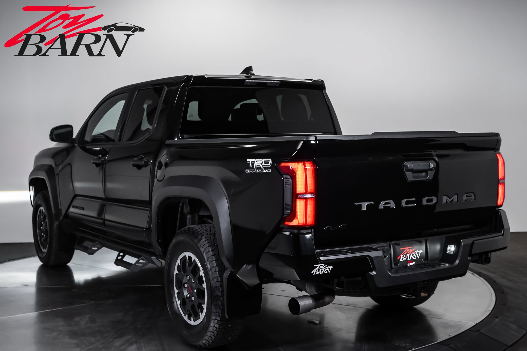Used 2025 Toyota Tacoma TRD Off-Road AWD/4WD image 3