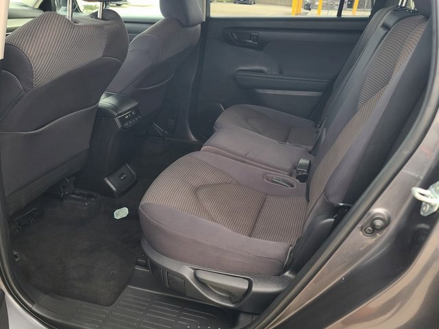 Used 2023 Toyota Highlander LE image 16