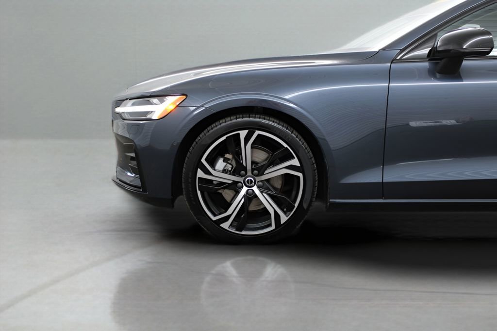 Used 2023 Volvo S60 B5 Plus w/ Climate Package image 9