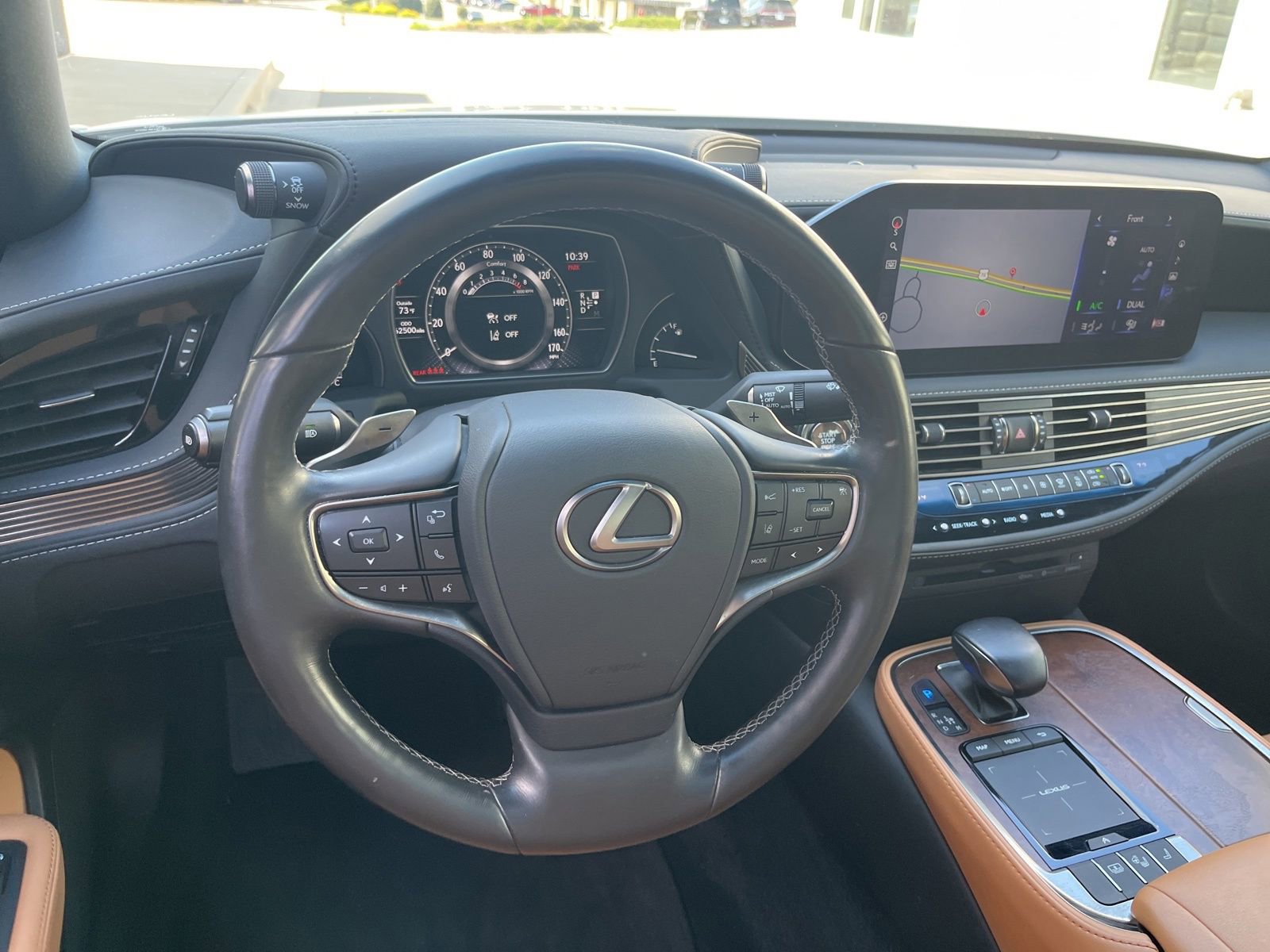 Used 2022 Lexus LS 500 w/ Accessory Package (Z2) RWD image 39