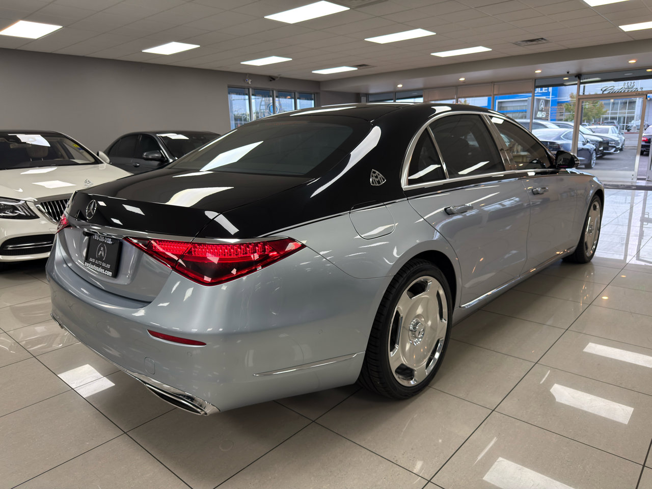 Used 2021 Mercedes-Benz S 580 4MATIC Sedan image 2