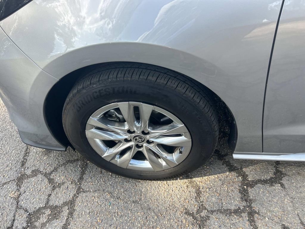 Used 2025 Toyota Sienna XLE w/ XLE Plus Package image 15