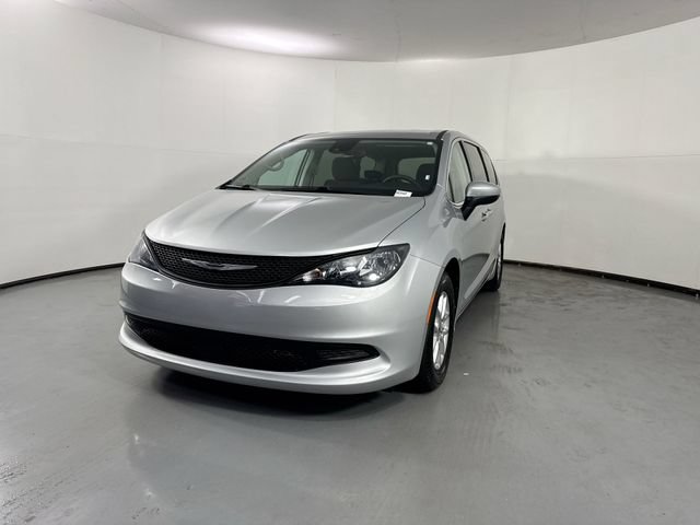 Used 2023 Chrysler Voyager LX FWD image 2