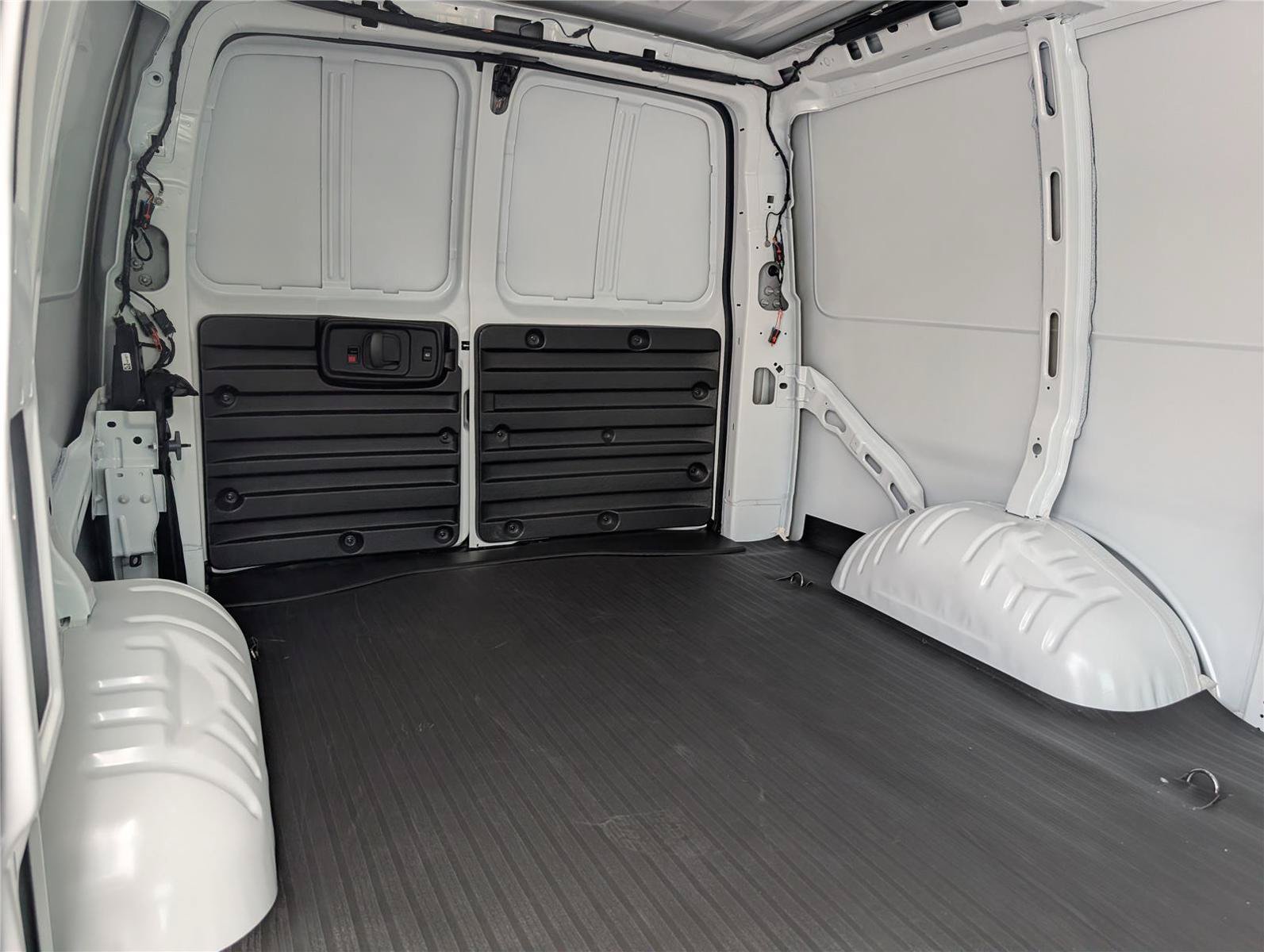 New 2026 Chevrolet Express 3500 RWD image 8