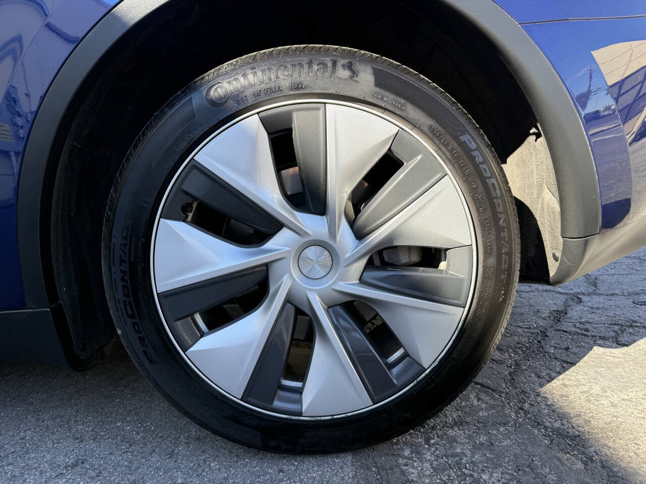 Used 2023 Tesla Model Y Long Range AWD/4WD image 32