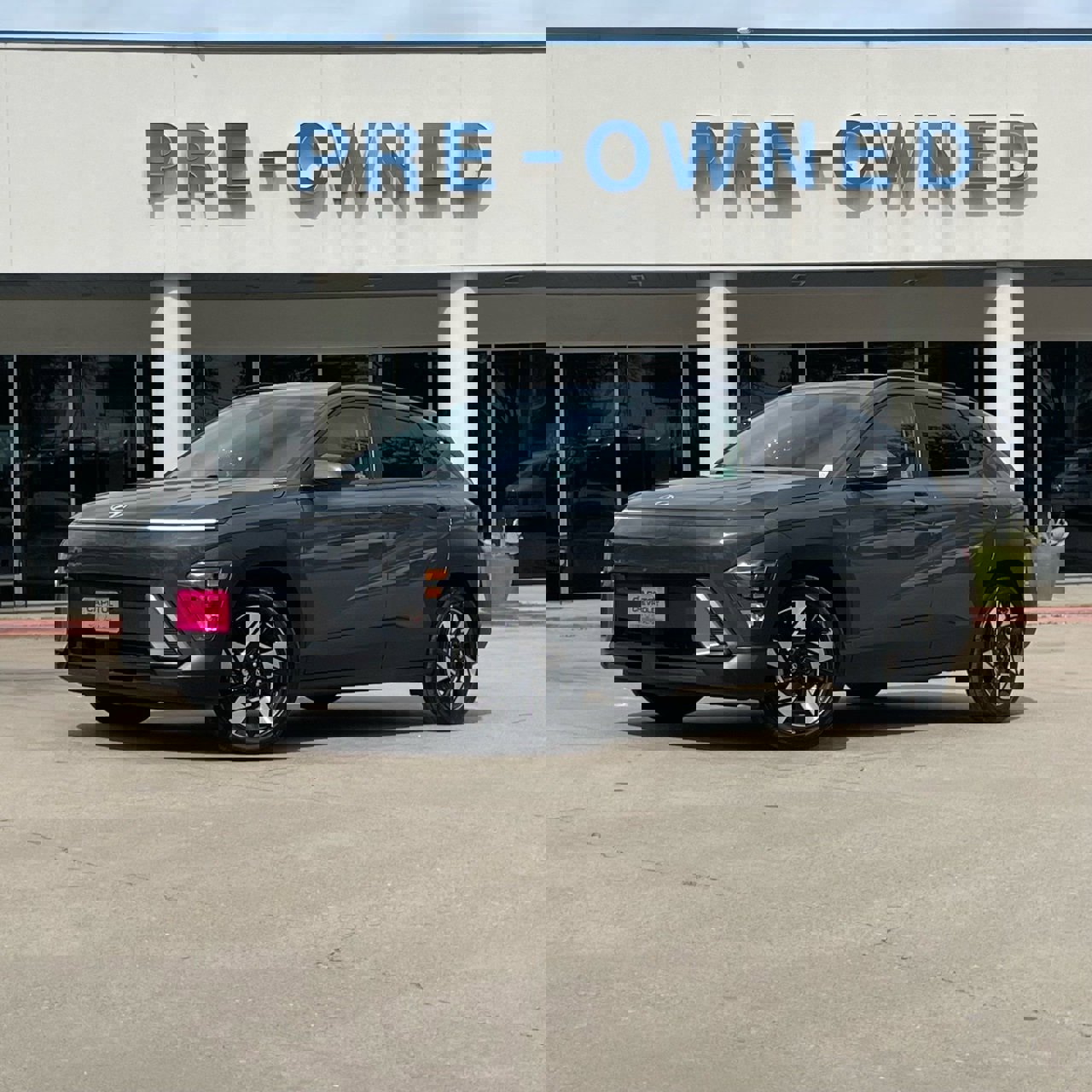 Used 2024 Hyundai Kona SEL image 2