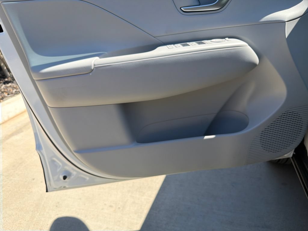 New 2026 Hyundai Kona SEL Premium FWD image 13