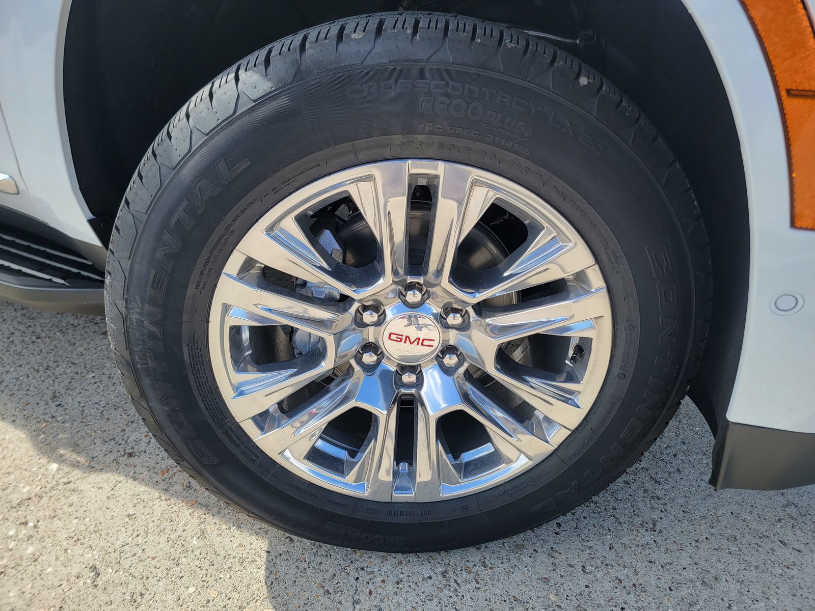 New 2026 GMC Yukon XL Denali w/ LPO, Floor Liner Package AWD/4WD image 8