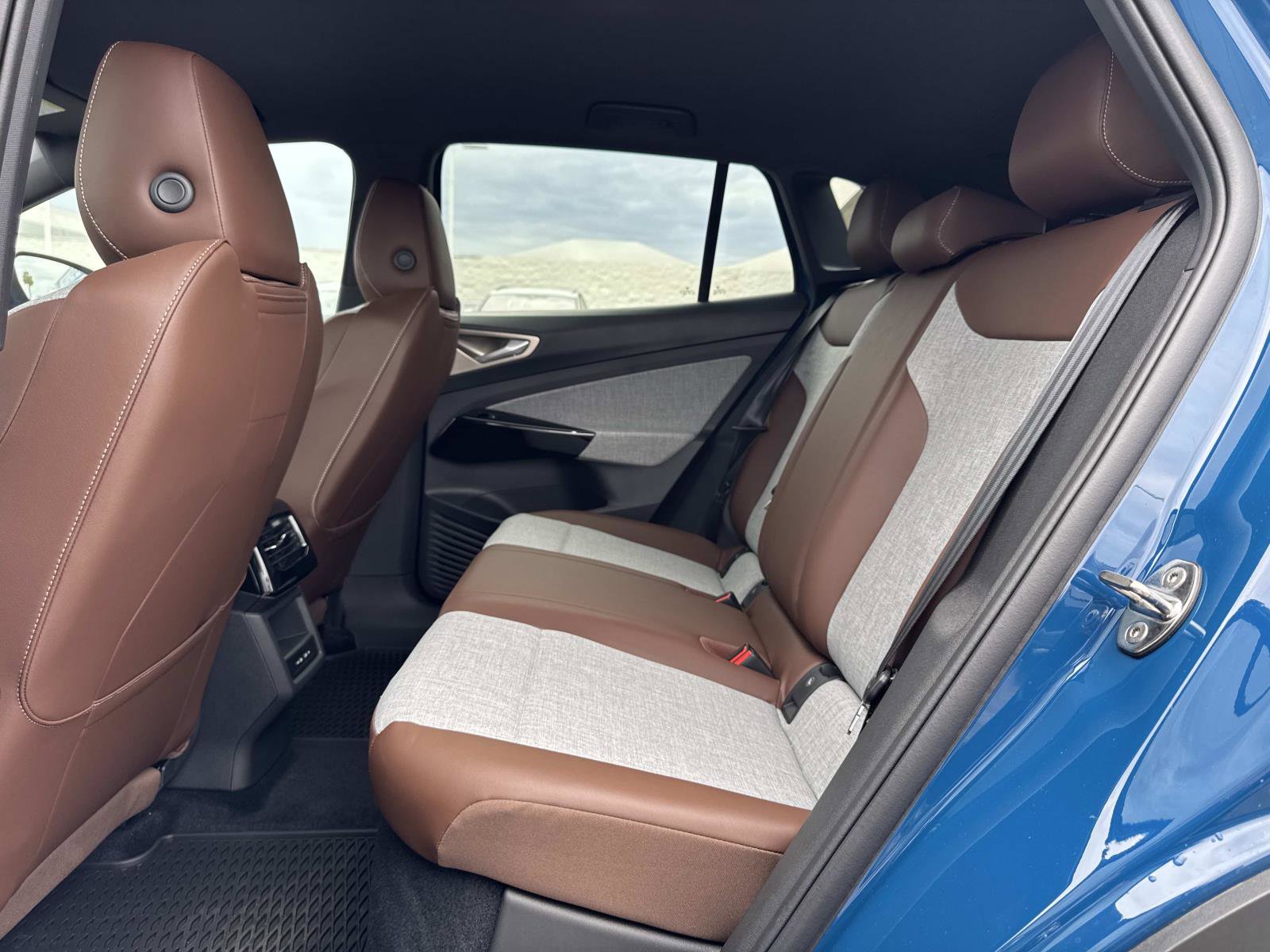 New 2025 Volkswagen ID.4 Pro image 25