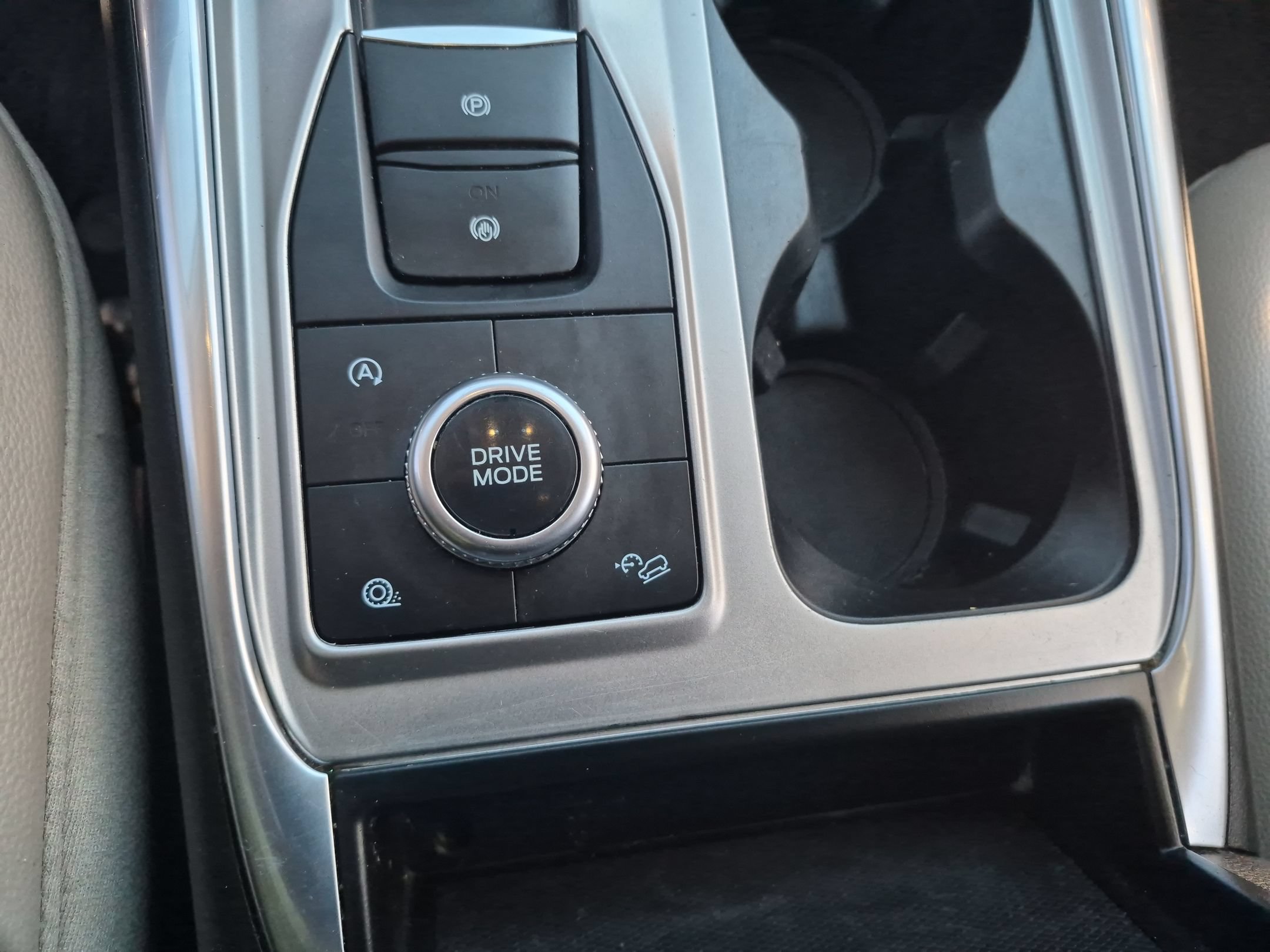 Used 2021 Ford Explorer XLT w/ Equipment Group 202A AWD/4WD image 20