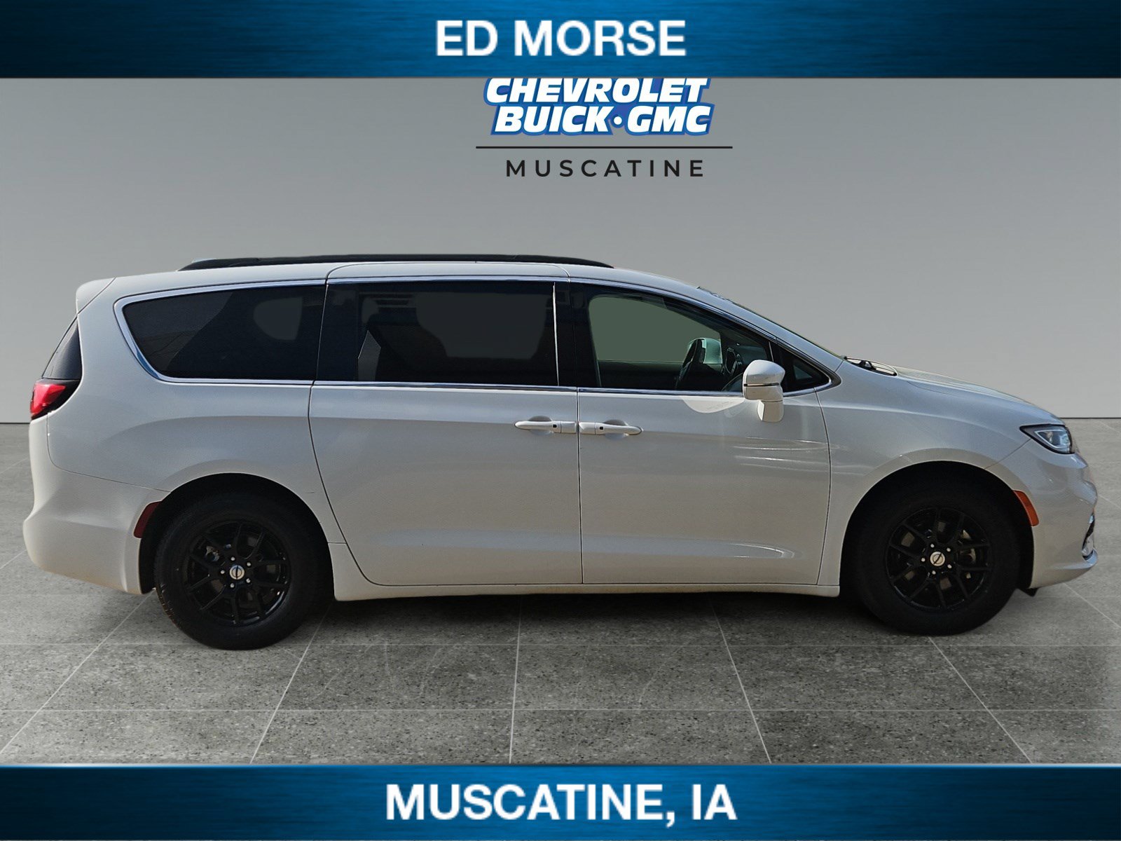 Used 2022 Chrysler Pacifica Touring-L FWD image 6