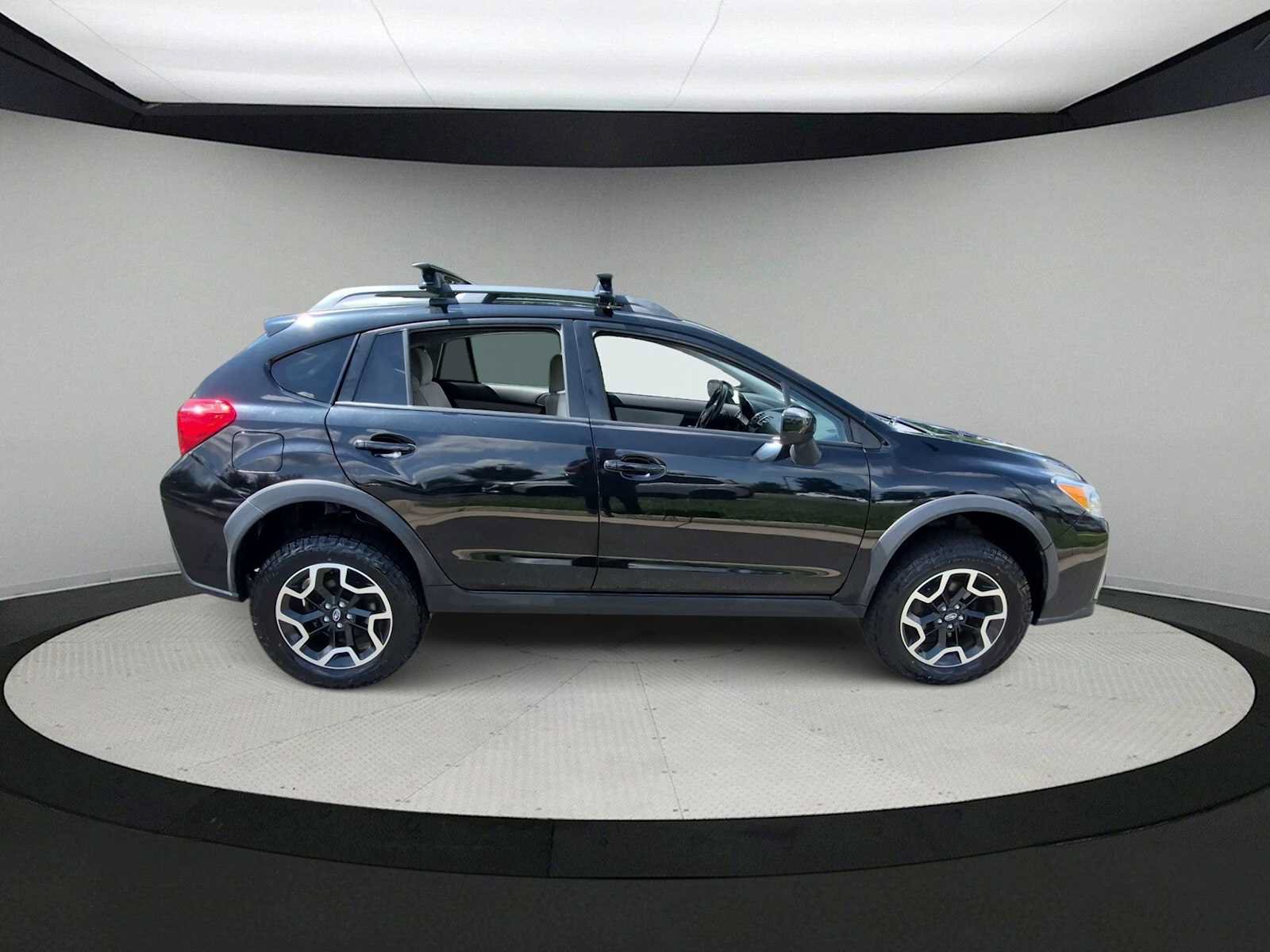 Used 2017 Subaru Crosstrek 2.0i Premium AWD/4WD image 9
