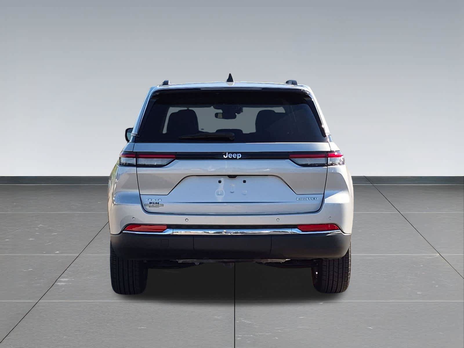 Used 2023 Jeep Grand Cherokee Limited AWD/4WD image 5