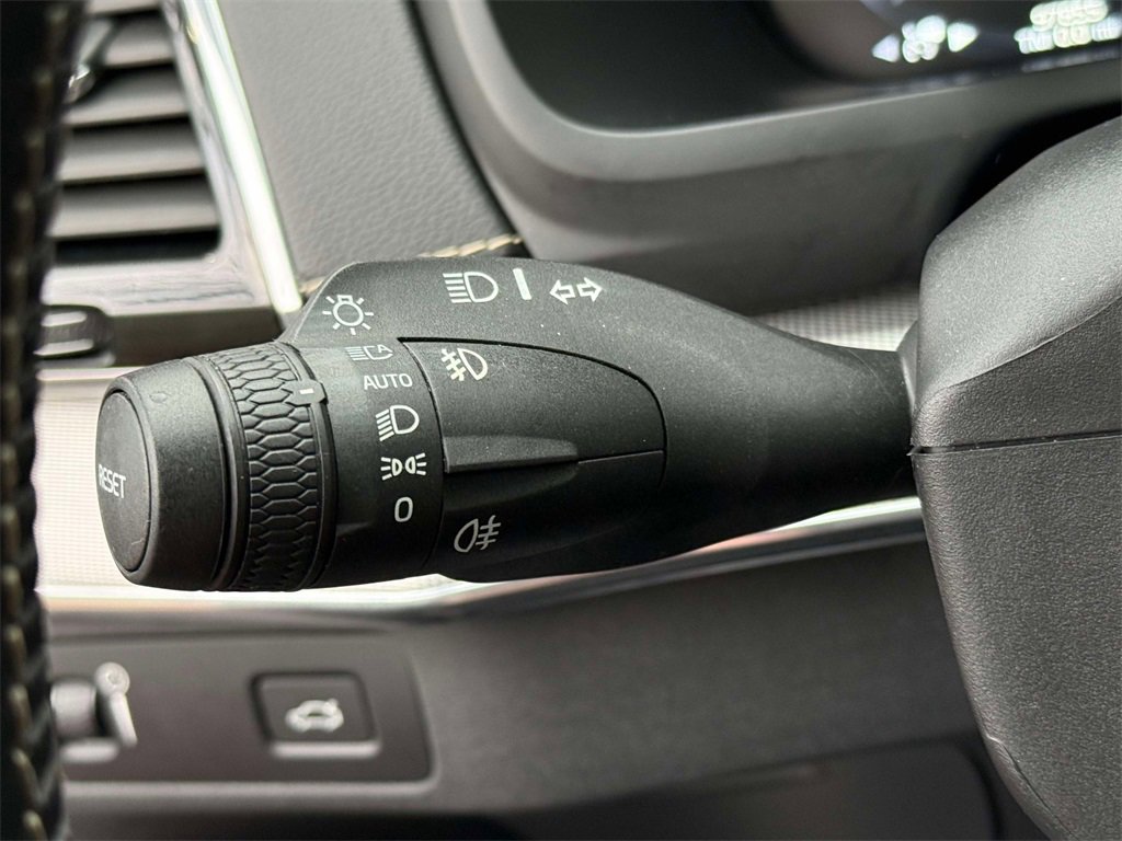 Used 2020 Volvo XC90 T6 R-Design image 29