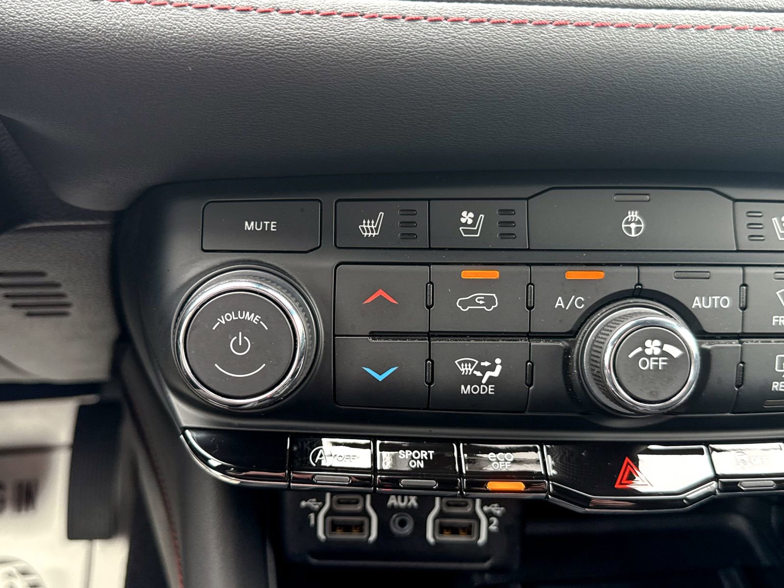 Used 2025 Dodge Durango GT AWD/4WD image 33