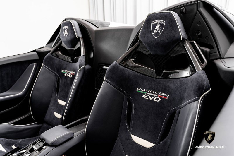 Used 2024 Lamborghini Huracan EVO image 34