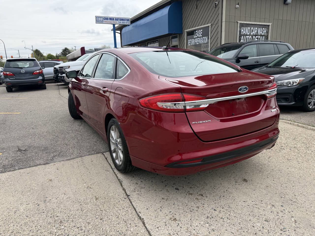 Used 2017 Ford Fusion SE w/ Fusion SE Technology Package FWD image 32