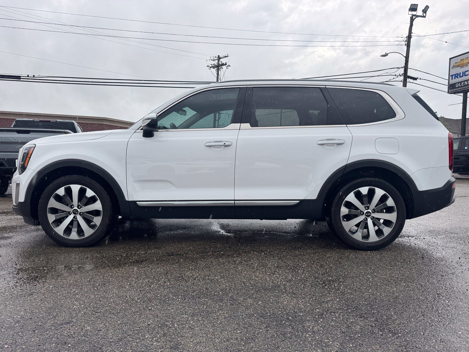 Used 2021 Kia Telluride S FWD image 3