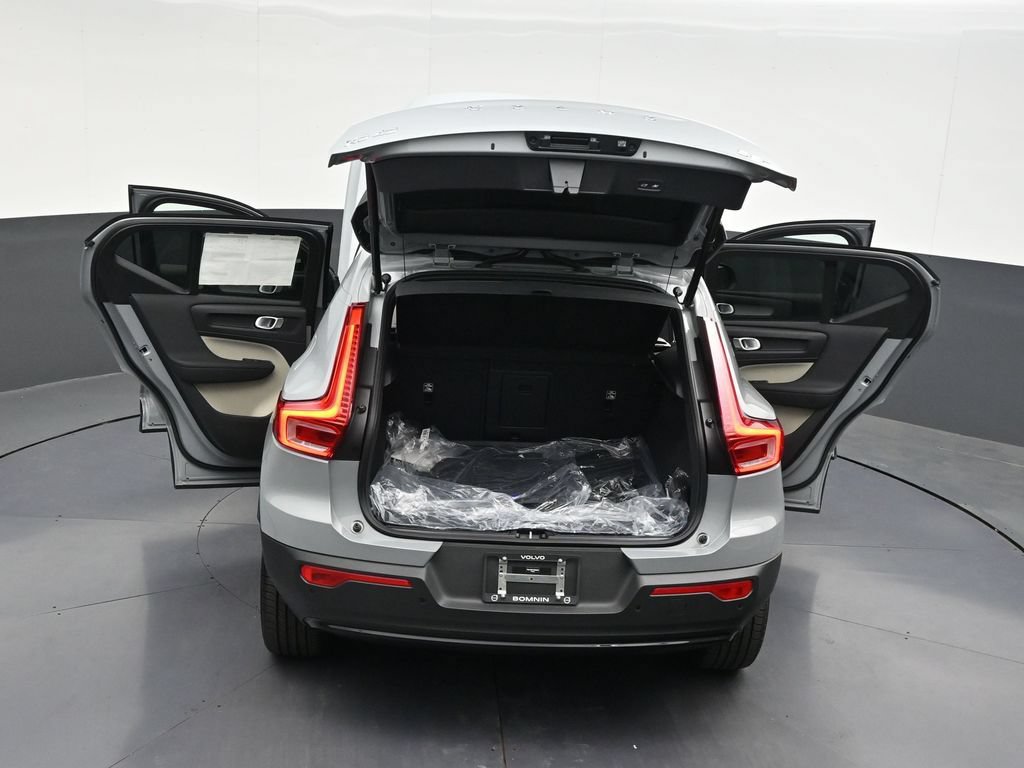 New 2026 Volvo XC40 B5 Plus w/ Protection Package Premier AWD/4WD image 33
