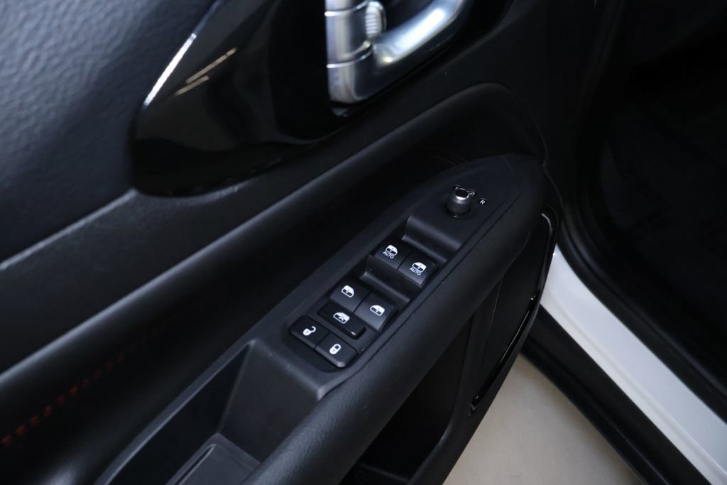 Used 2025 Jeep Compass Trailhawk AWD/4WD image 14