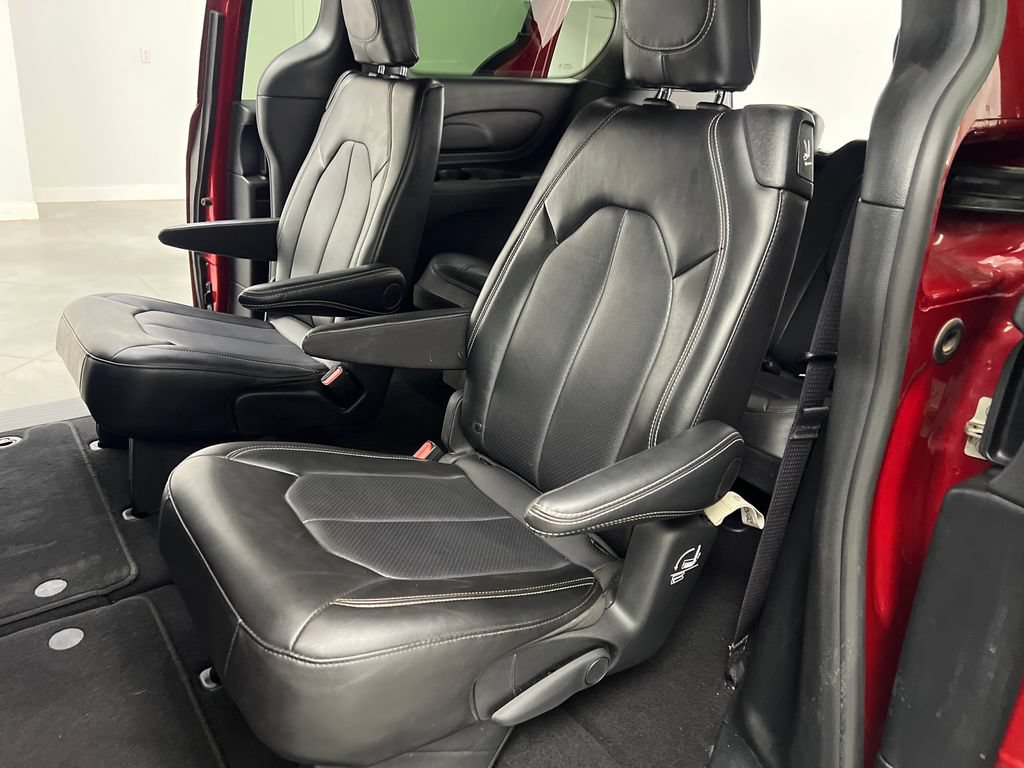 Used 2025 Chrysler Pacifica Select FWD image 16