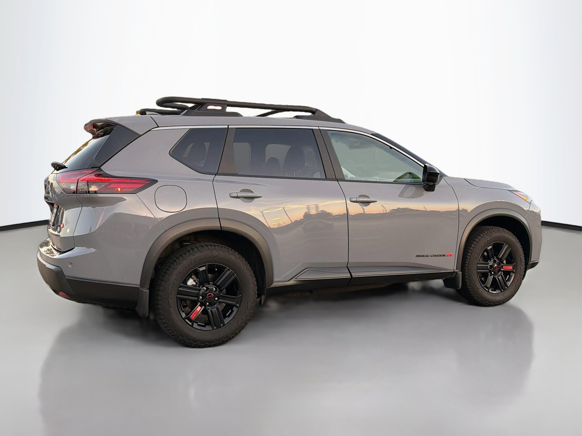 Used 2025 Nissan Rogue SV AWD/4WD image 2