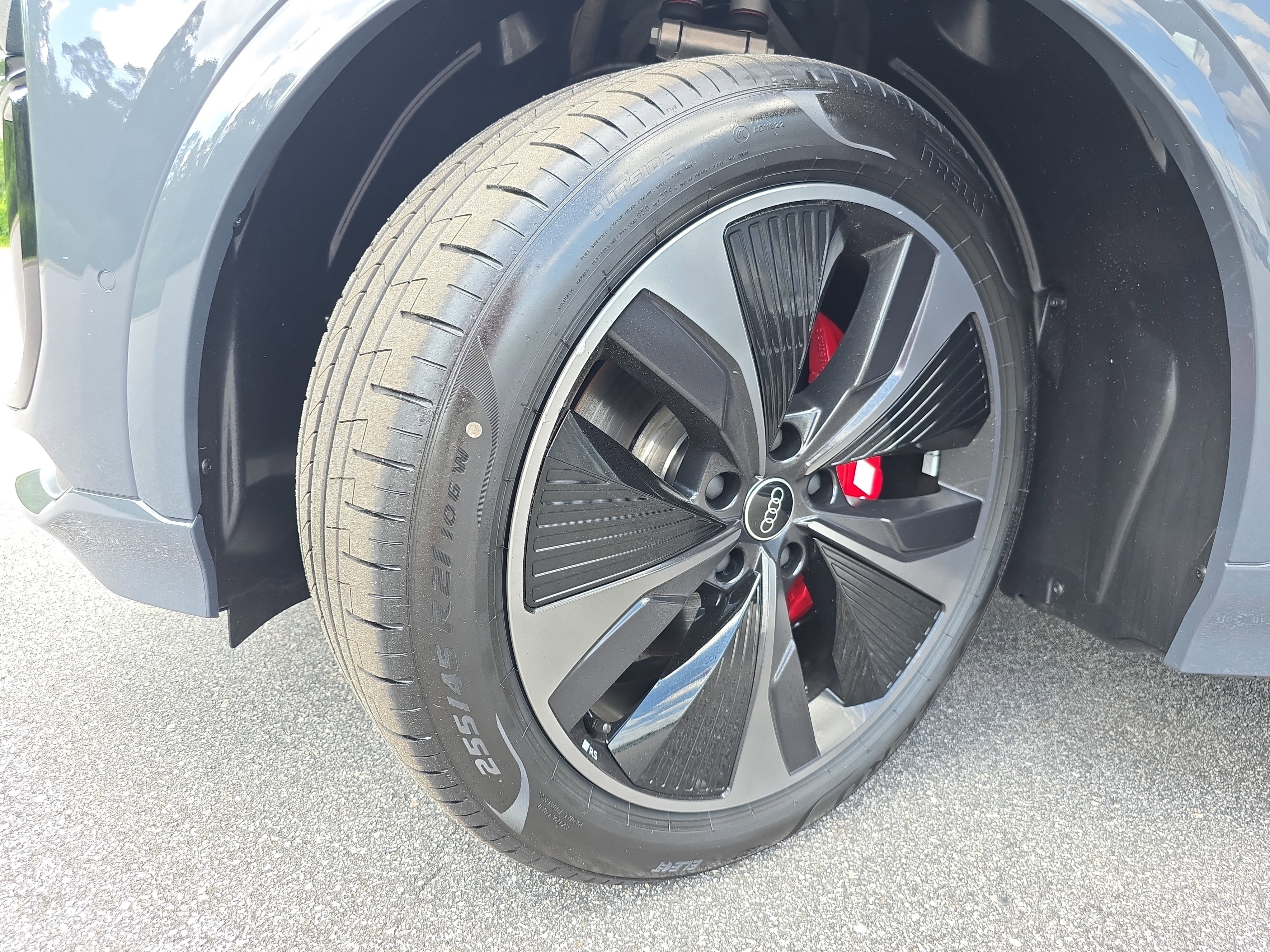 New 2025 Audi SQ6 e-tron Prestige image 31