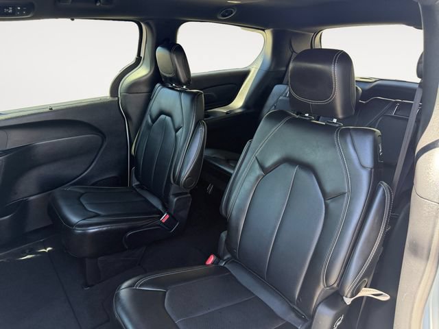 Used 2025 Chrysler Pacifica Select FWD image 11