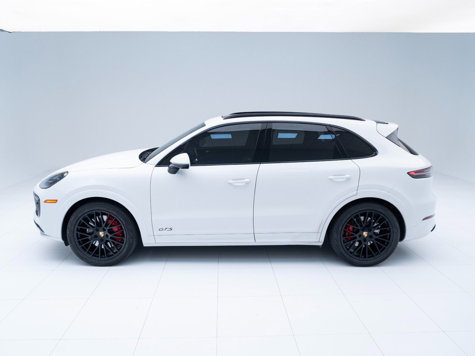 Certified 2021 Porsche Cayenne GTS image 2