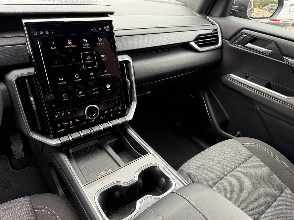 Used 2025 GMC Acadia Elevation image 27