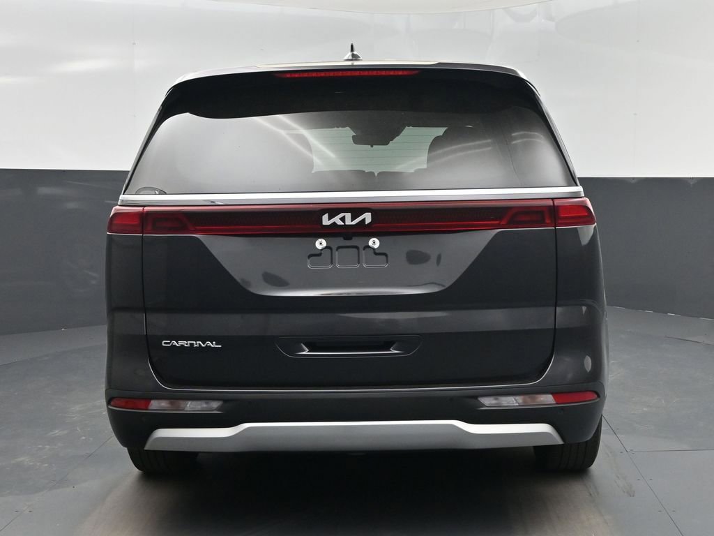 Used 2024 Kia Carnival LX image 11