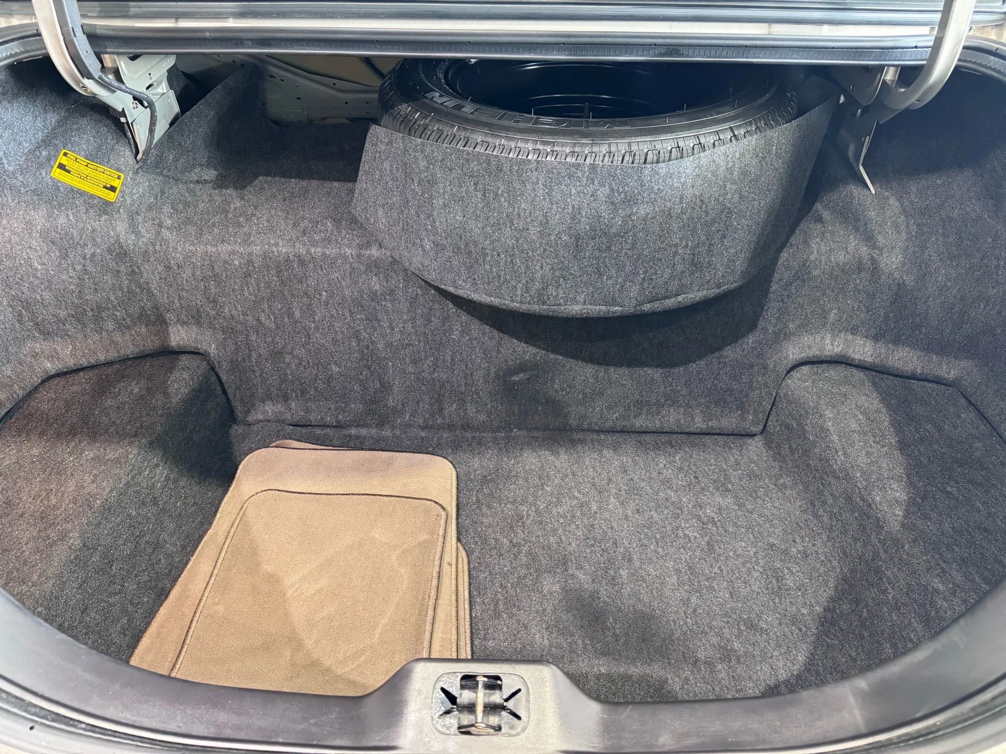 Used 2002 Lincoln Town Car Executive image 23