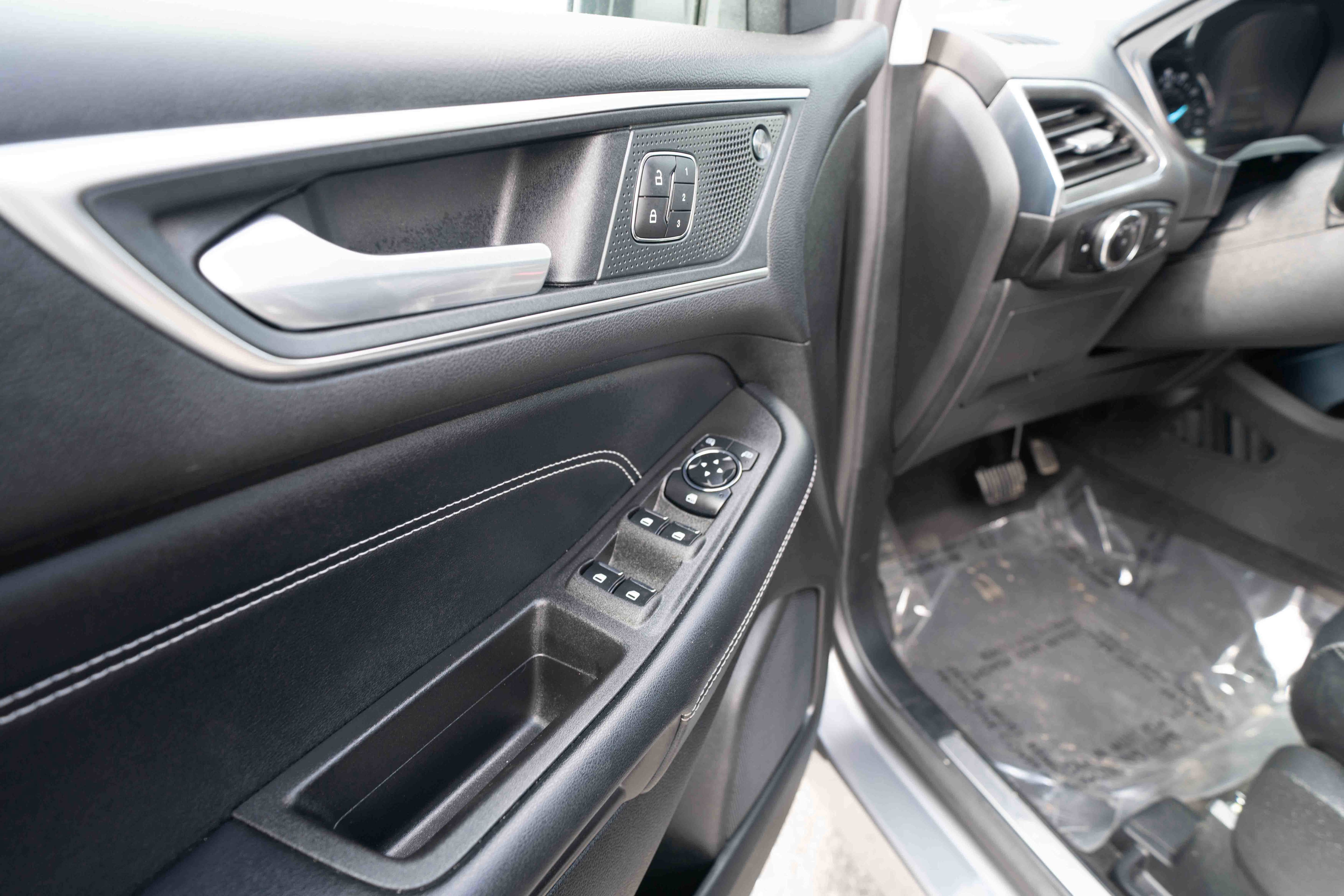 Used 2024 Ford Edge Titanium AWD/4WD image 7