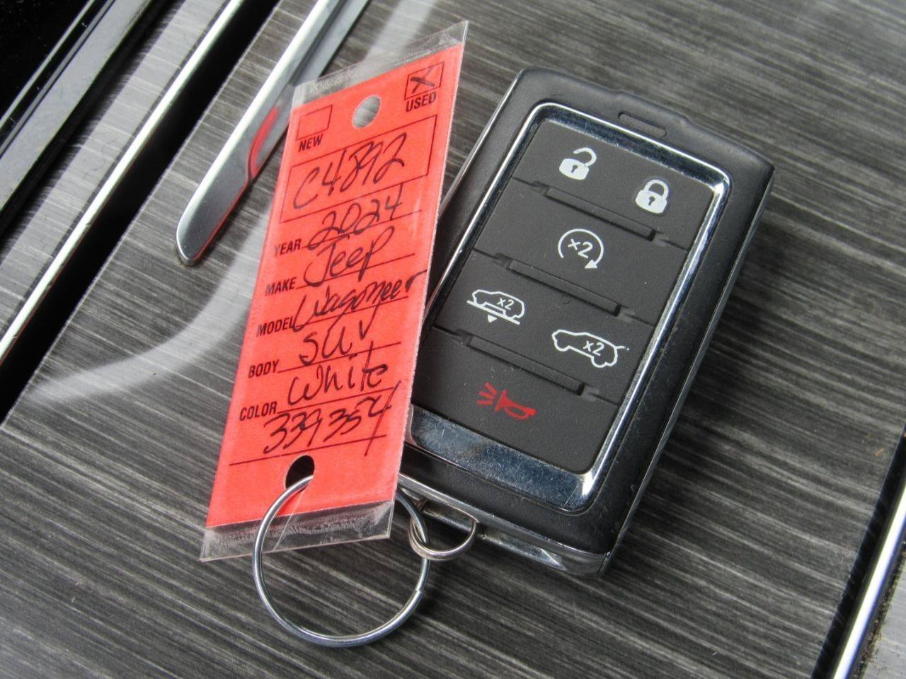 Used 2024 Jeep Wagoneer Series III AWD/4WD image 14