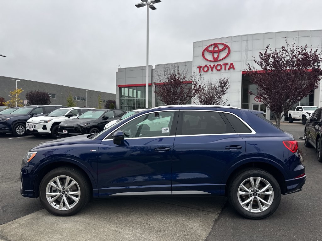 Used 2022 Audi Q3 2.0T Premium AWD/4WD image 2
