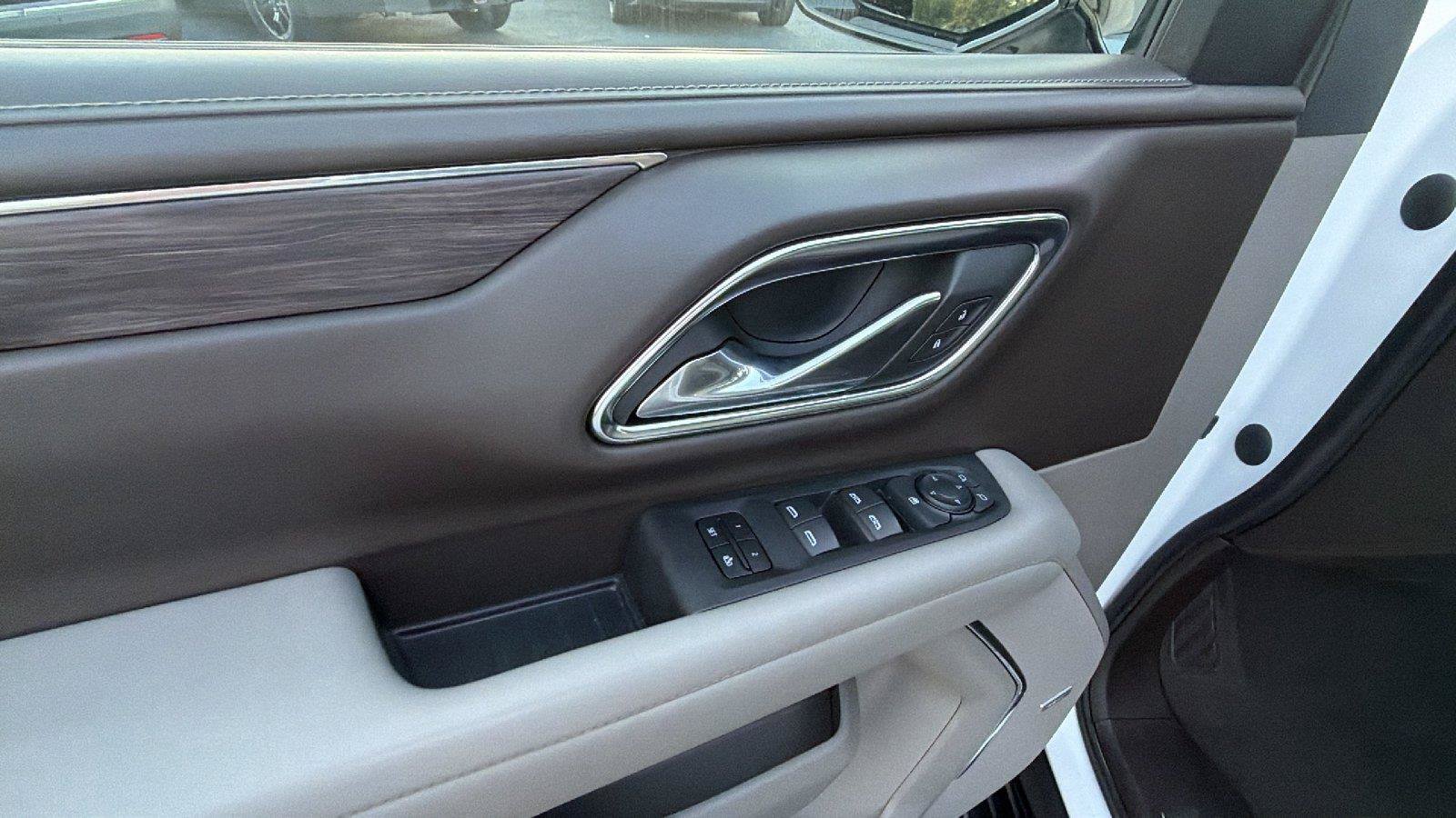 Used 2023 Chevrolet Suburban LT RWD image 15