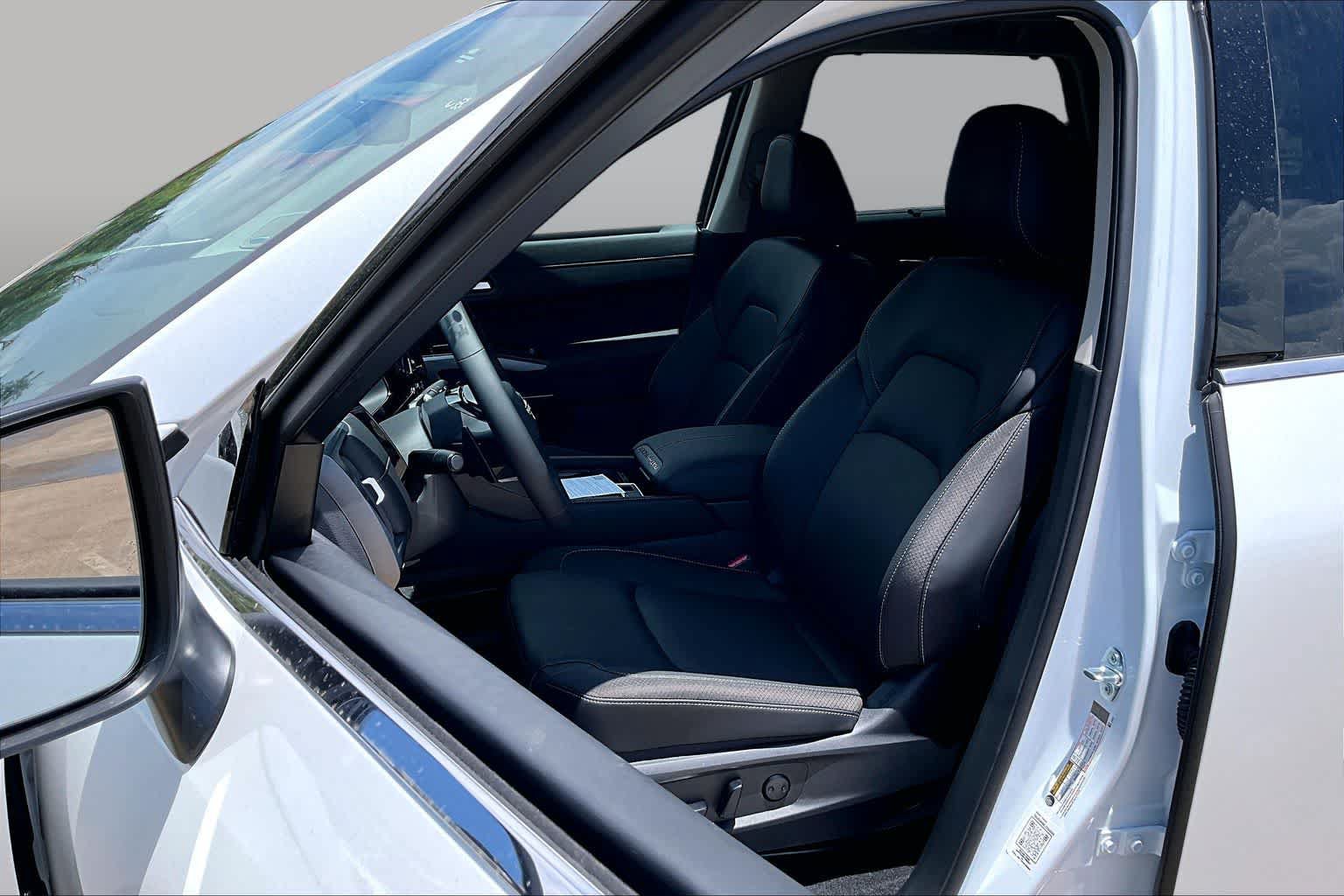 New 2026 Nissan Pathfinder SL w/ SL Premium Package FWD image 16