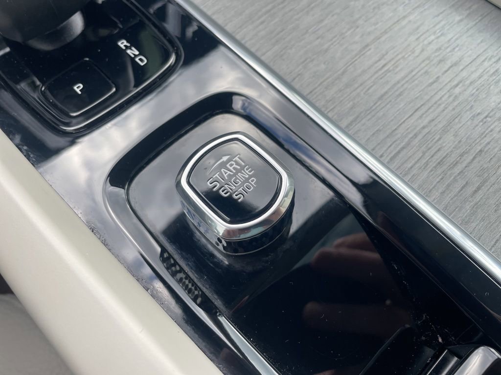 Certified 2023 Volvo XC60 B5 Plus w/ Climate Package image 33