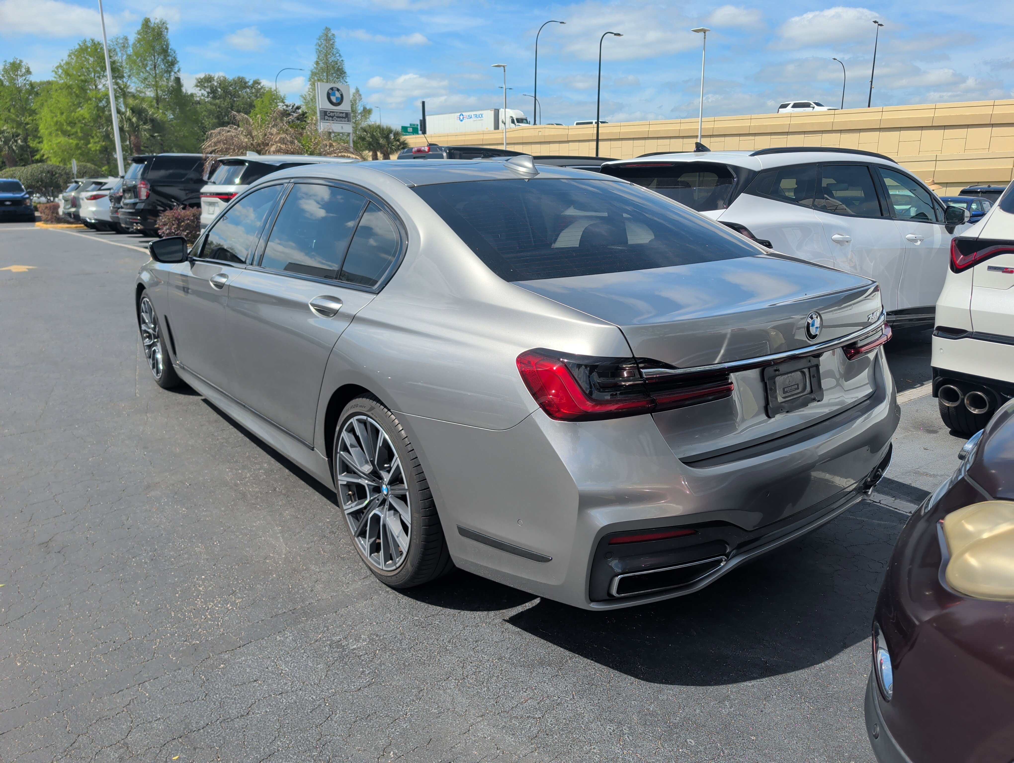 Used 2020 BMW 740i w/ M Sport Package image 4