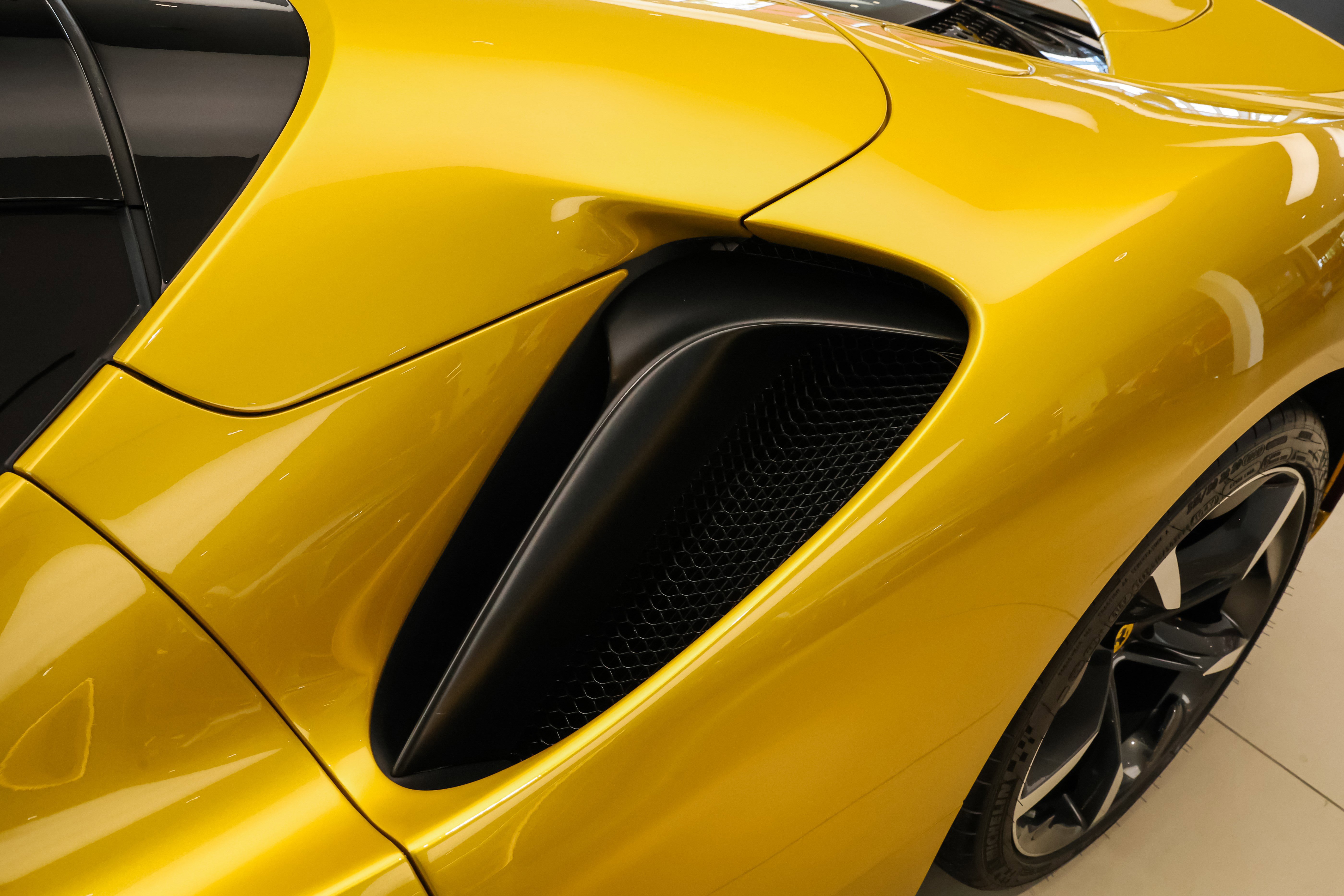 Used 2024 Ferrari SF90 Spider image 42