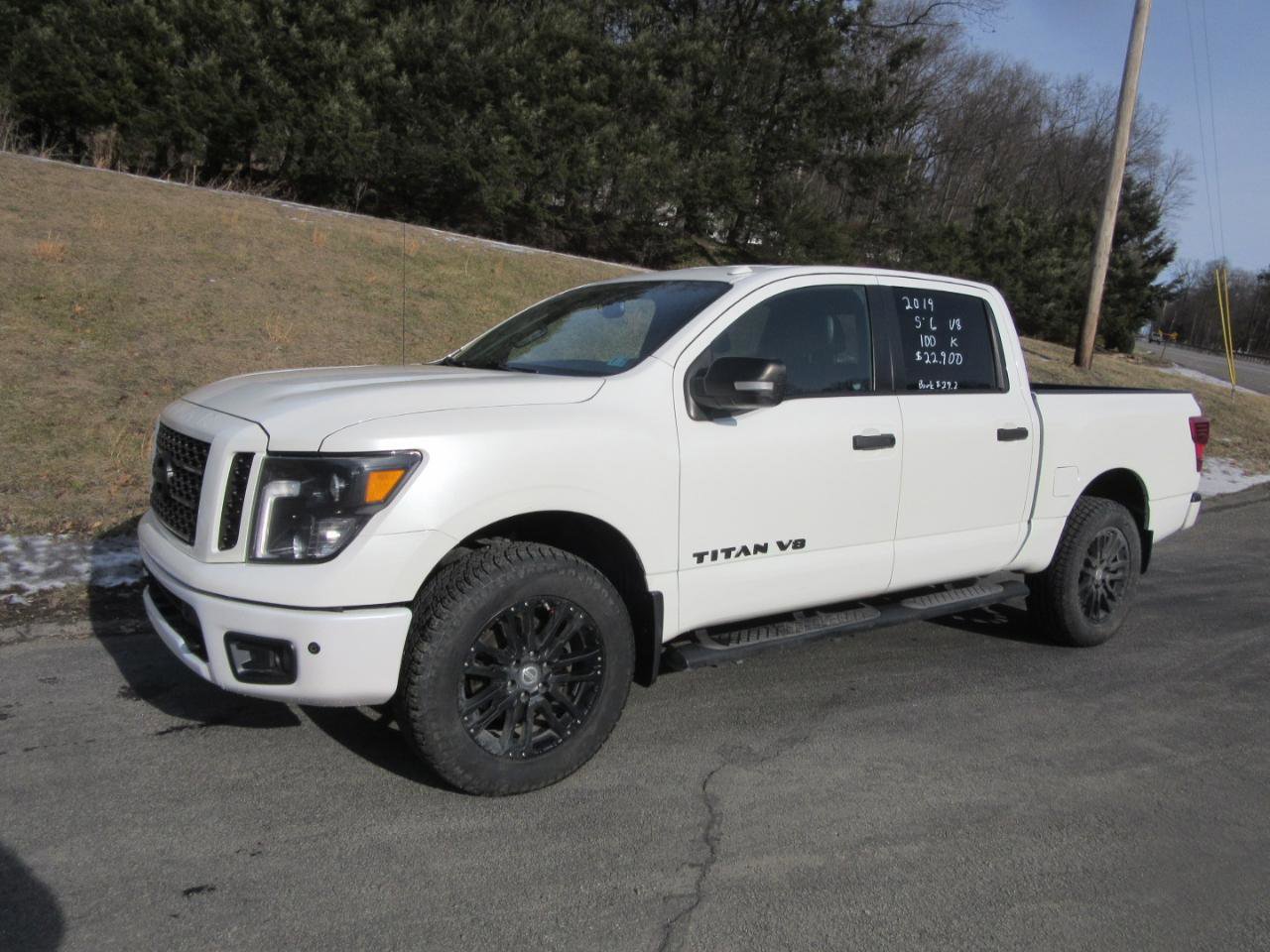 Used 2019 Nissan Titan SL w/ Midnight Edition image 7