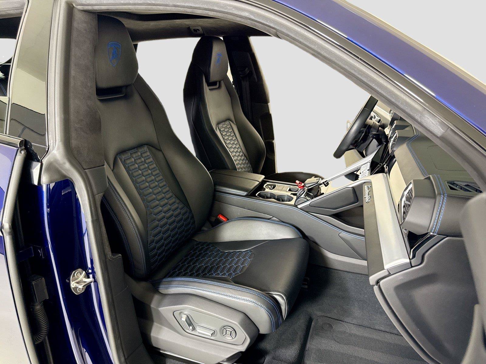 Used 2020 Lamborghini Urus AWD/4WD image 32