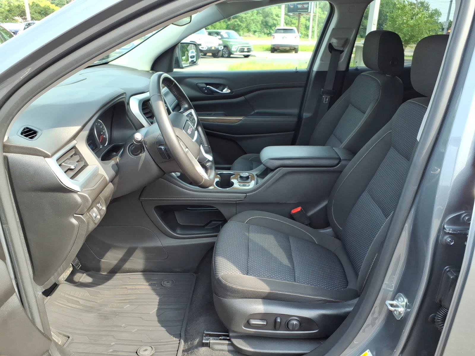 Used 2020 GMC Acadia SLE w/ Driver Convenience Package AWD/4WD image 4