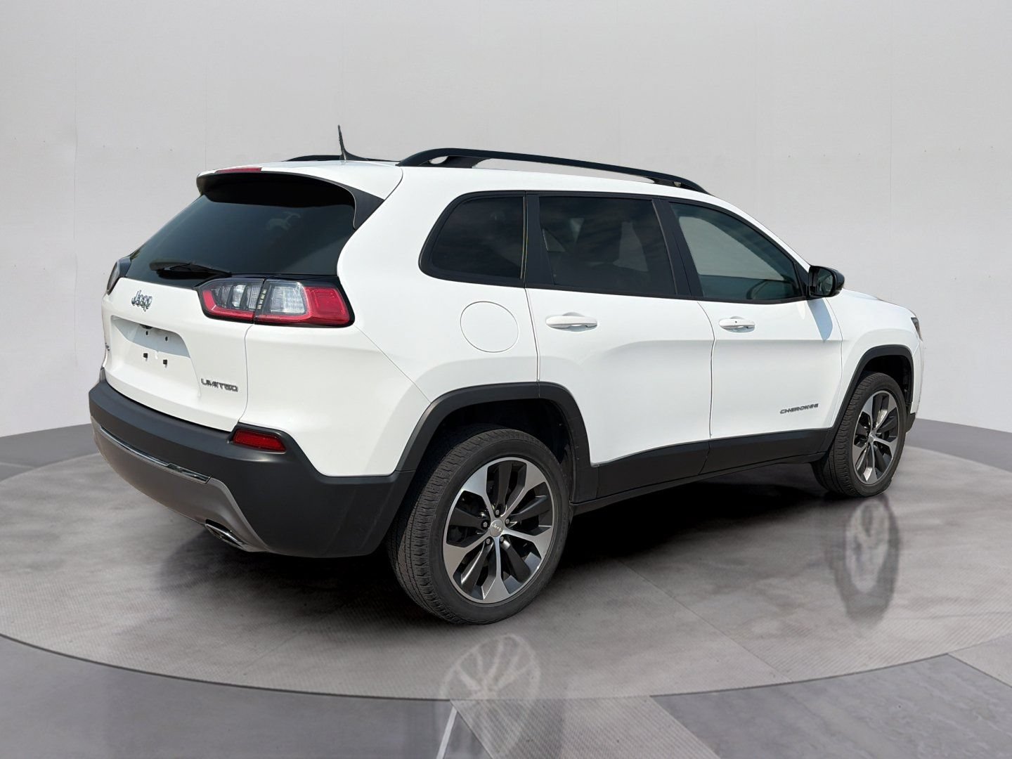 Used 2022 Jeep Cherokee Limited w/ Elite Package AWD/4WD image 6