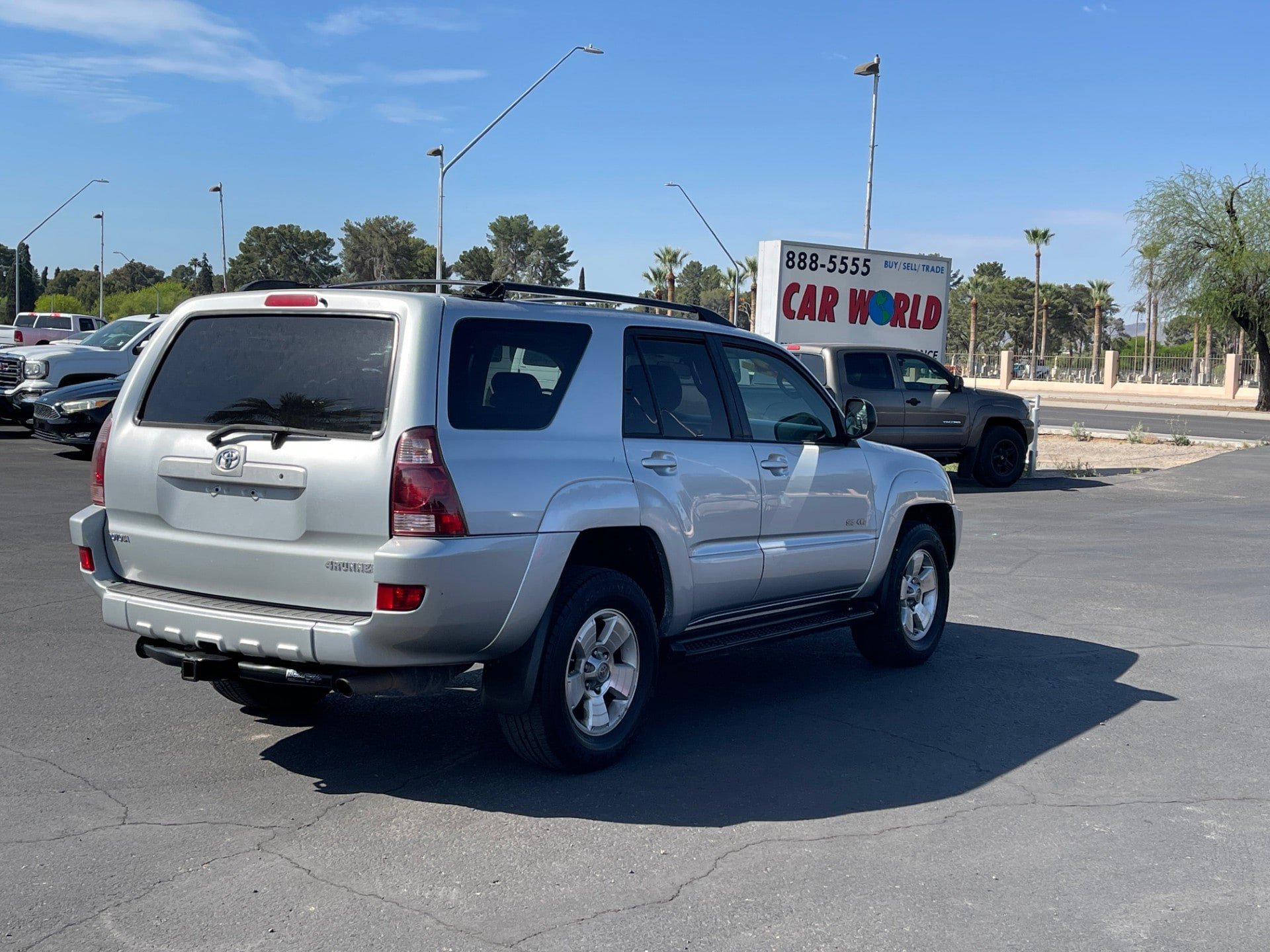 Used 2004 Toyota 4Runner SR5 AWD/4WD image 5