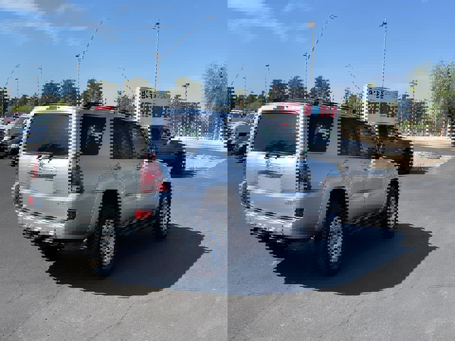 Used 2004 Toyota 4Runner SR5 AWD/4WD image 5