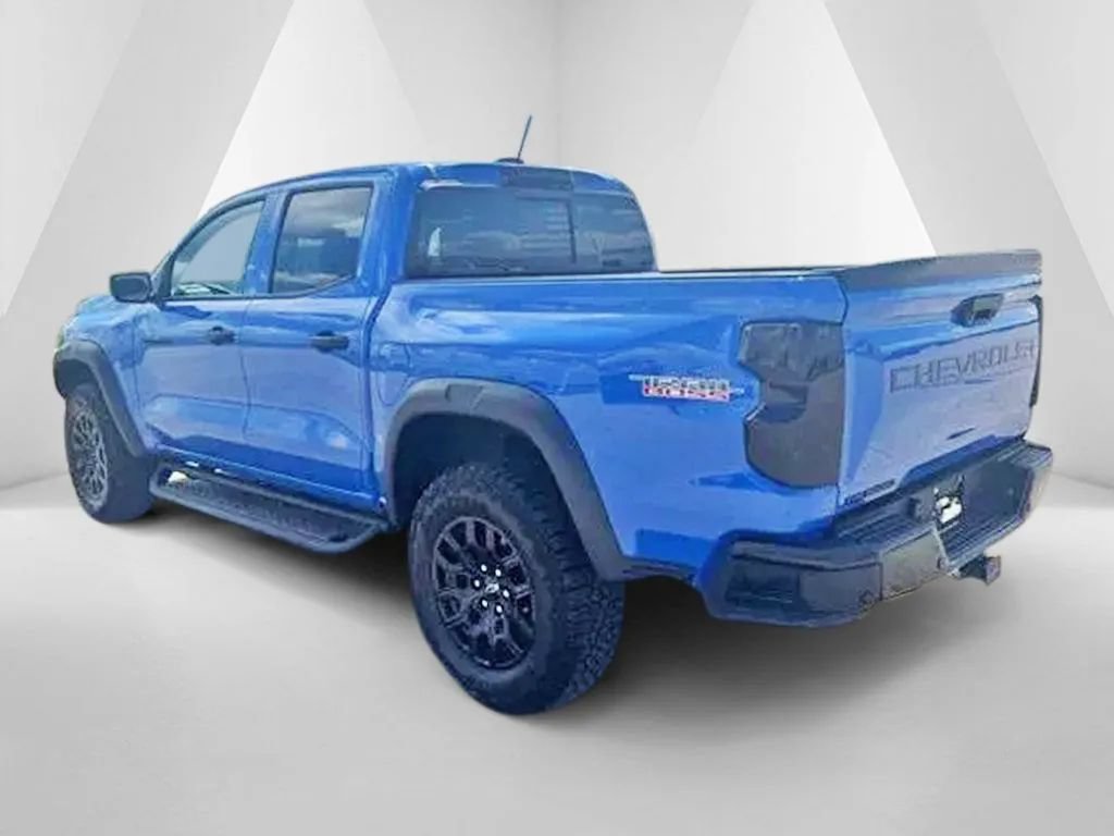 Used 2025 Chevrolet Colorado Trail Boss AWD/4WD image 5